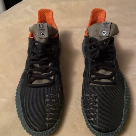 Adidas - Picture 2 of 8